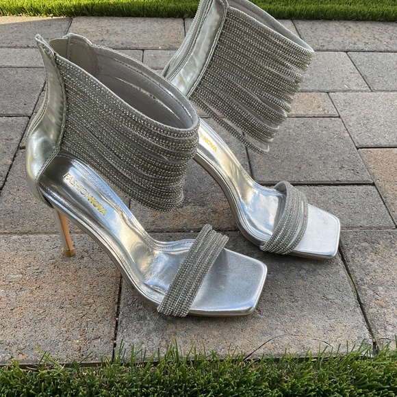 Silver Women’s Heels - Size 8 - Picture 2 of 7